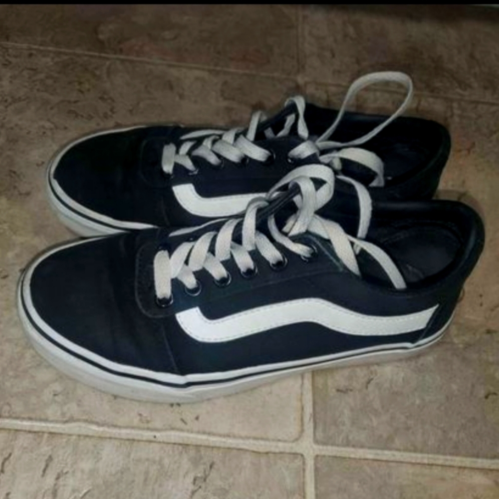 VANS old school black shoes W 6 or M 4.5